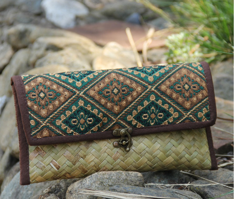 Women's grass woven rattan antique clutch bag