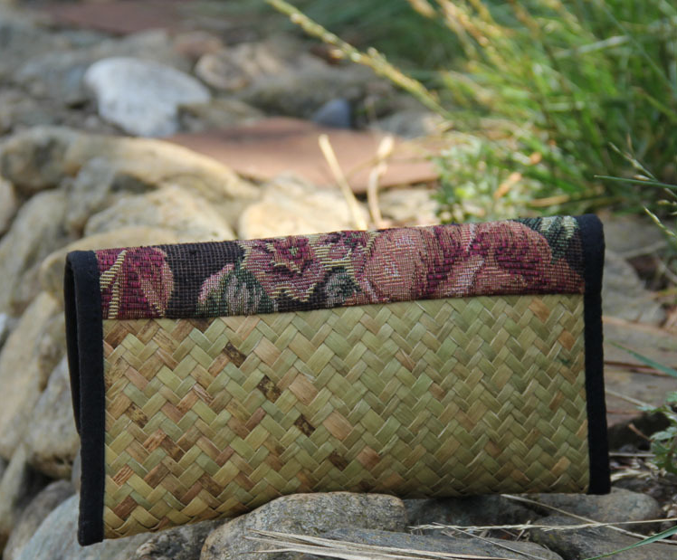 Women's grass woven rattan antique clutch bag