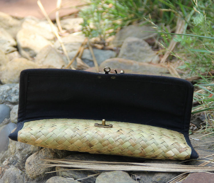 Women's grass woven rattan antique clutch bag